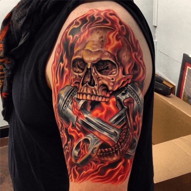 тату череп в огне