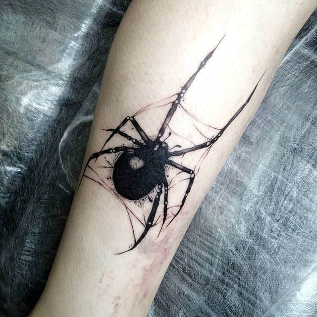 паук тату на руке