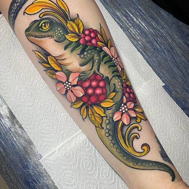 ящерица тату цветная