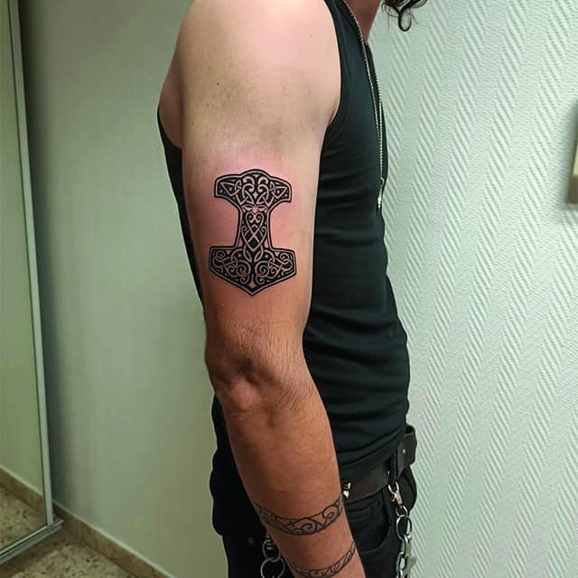 мужское тату на счастье