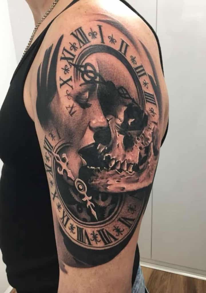 тату череп и часы