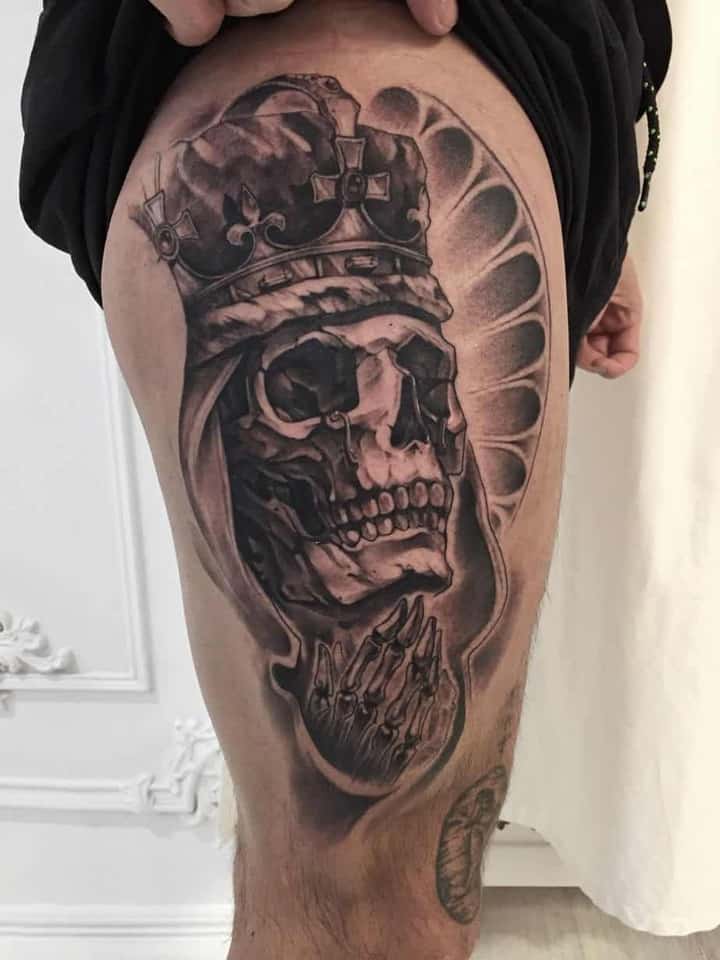 тату череп с короной