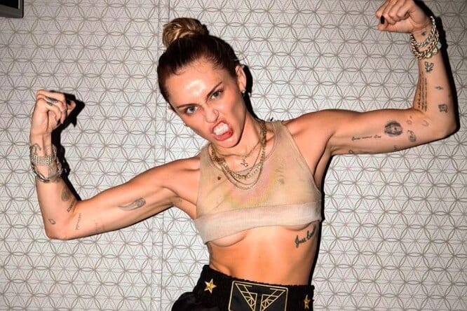 Майли Сайрус тату