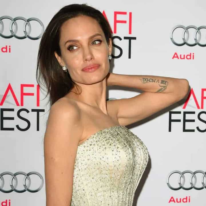 Тату Джоли на руке