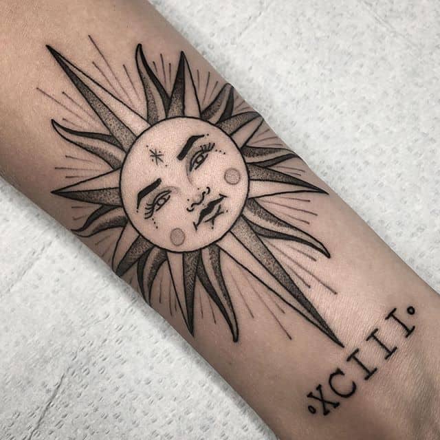 тату на счастье солнце