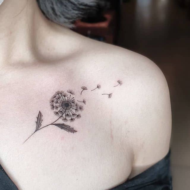 одуванчик тату на ключице