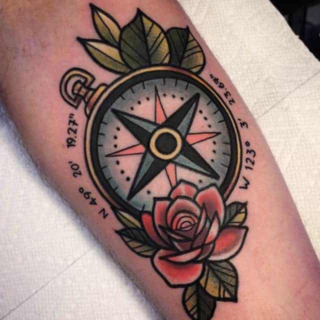 олд скул тату компас