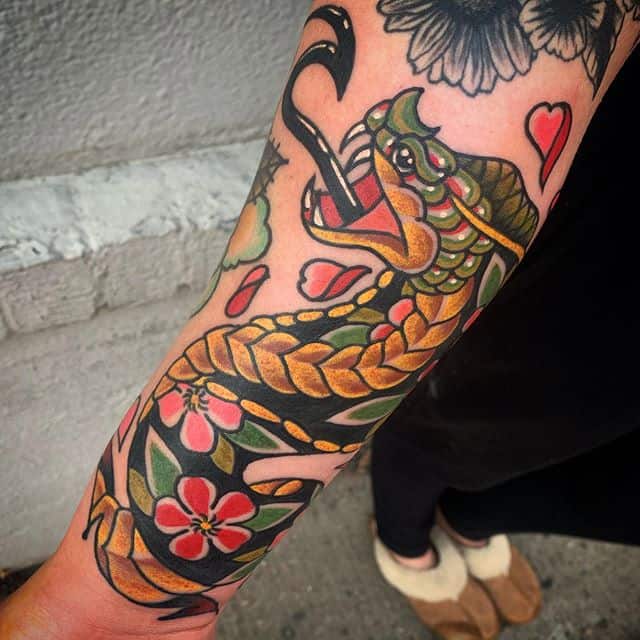 тату кобра змея