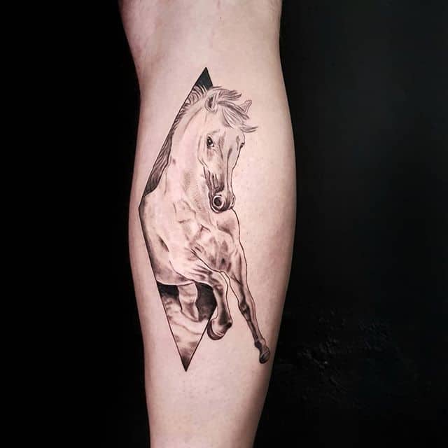 лошадь тату чб