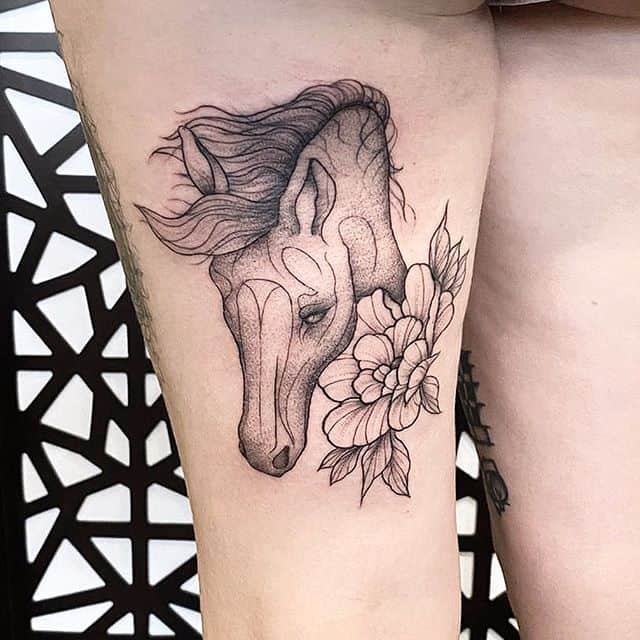 лошадь тату с цветами