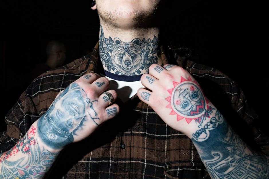 много тату на теле