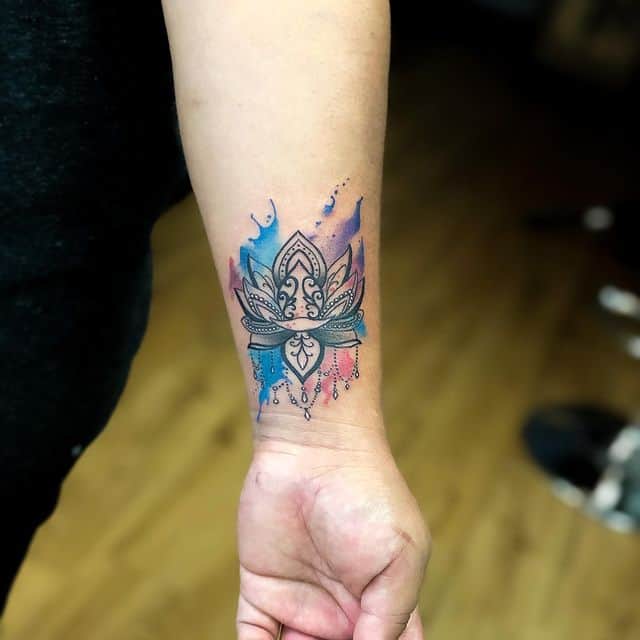 тату лотос ом