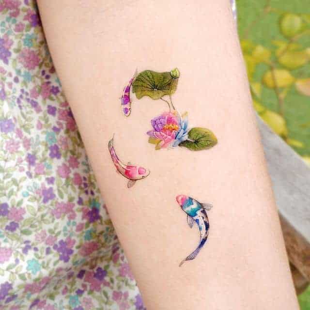 тату лотос и рыбка