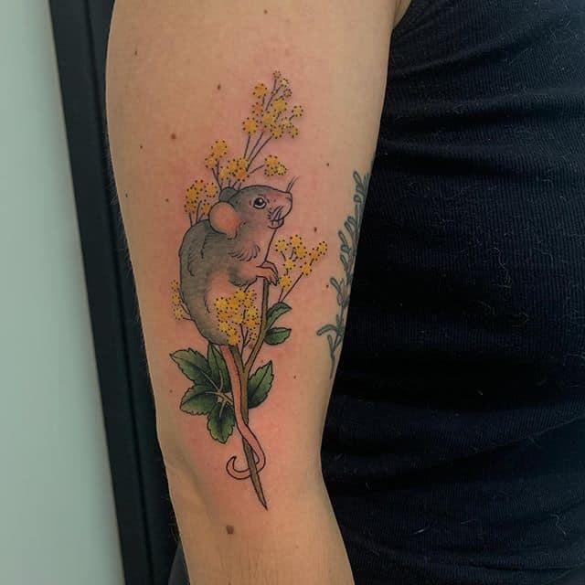 мышь тату с цветами