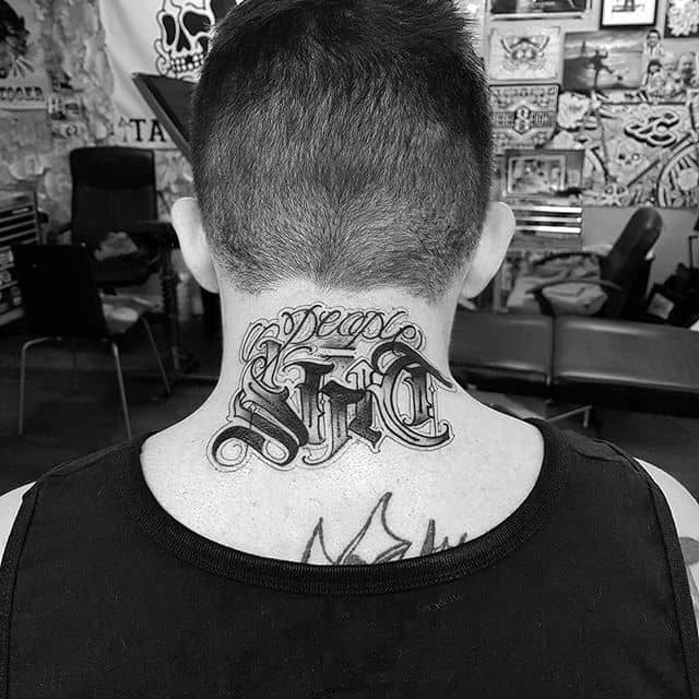 тату на шее