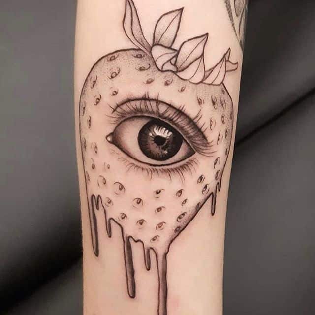 тату клубника чб