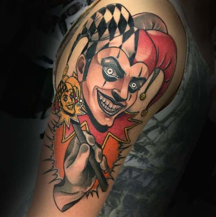 арлекин тату на плече