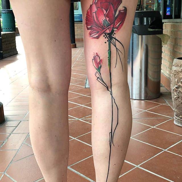 Тату мак на ноге