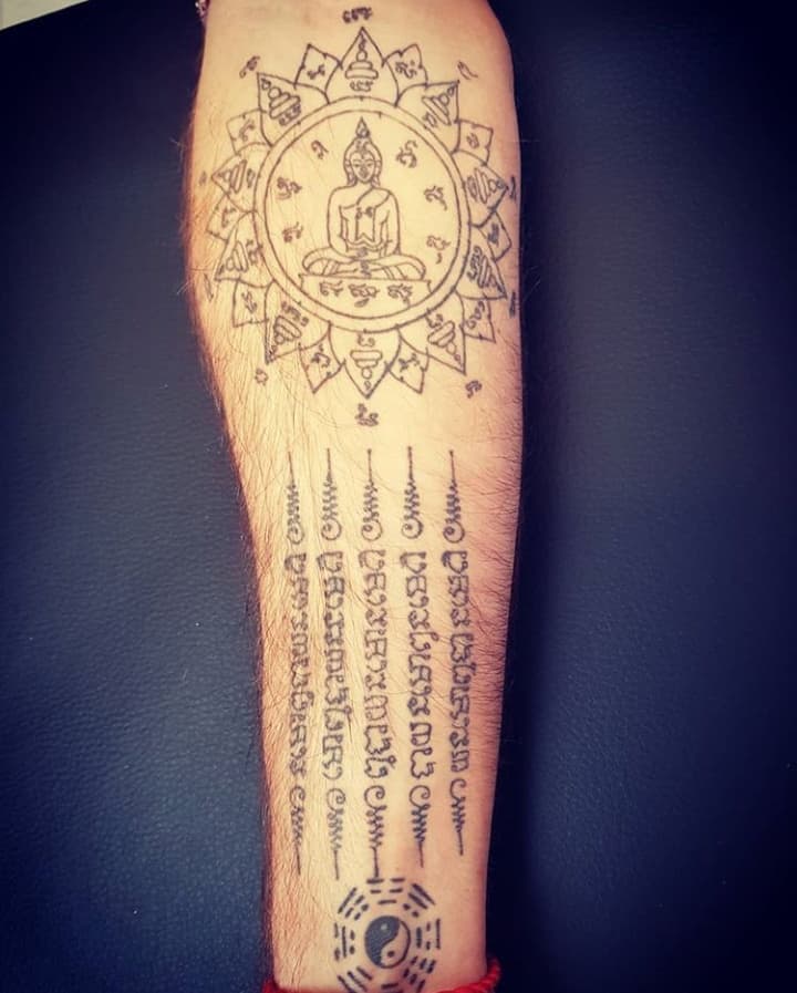 тату на счастье мантра