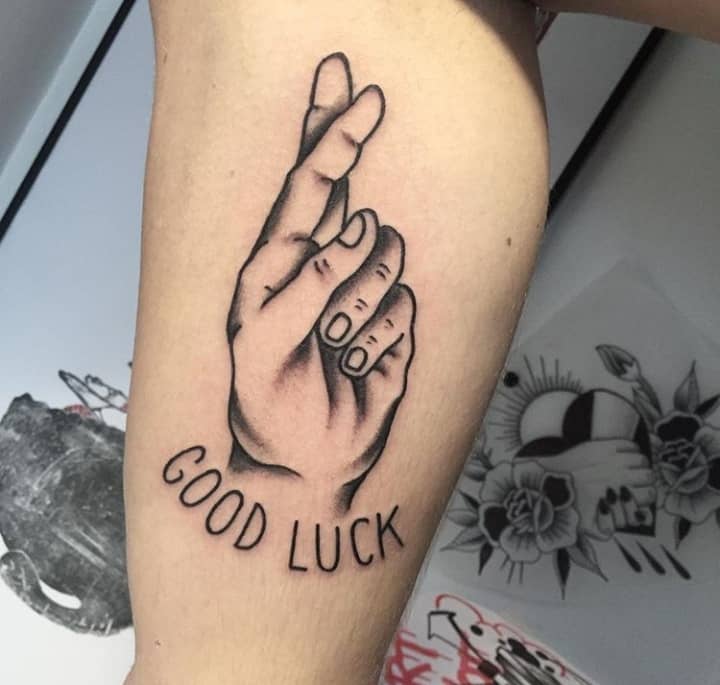 тату на счастье надпись