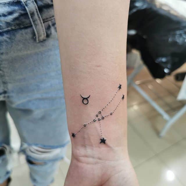 Женские тату на руке