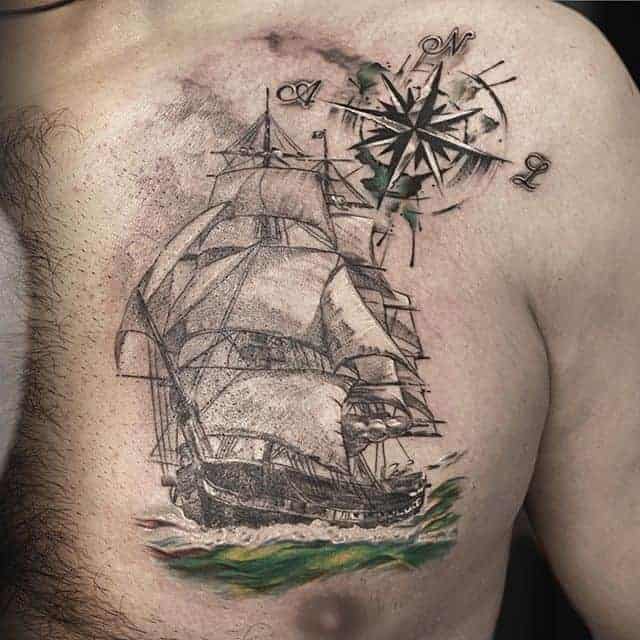 тату на груди корабль