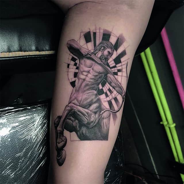 тату знак зодиака стрелец чб