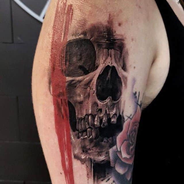 мужская тату на плече череп