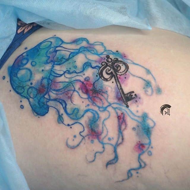 тату медуза акварель