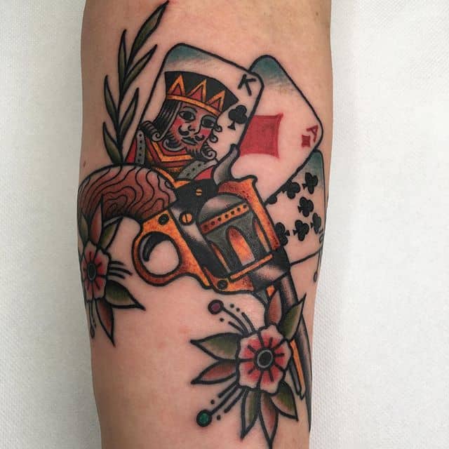 тату карты с пистолетом