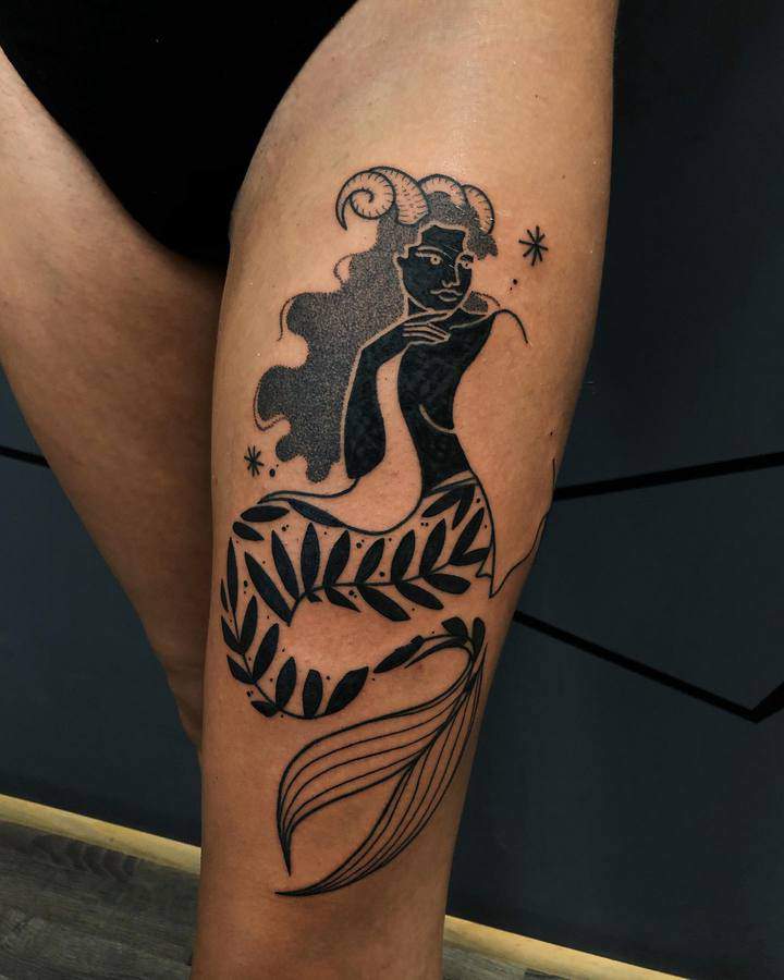 тату козерог на ноге