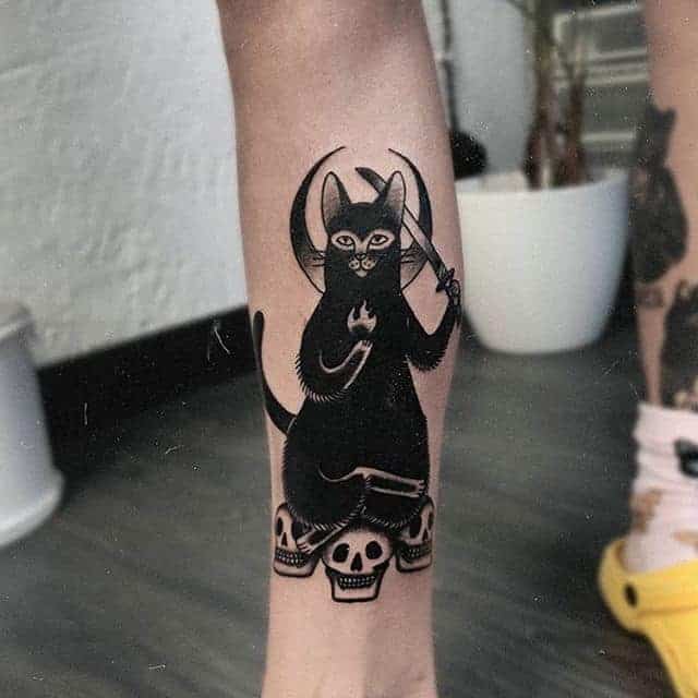 тату кошка с ножом