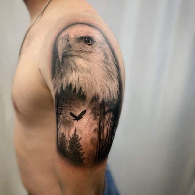 орел тату на плече