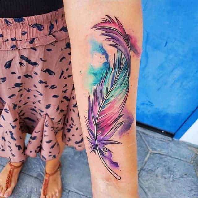 перо тату цветная