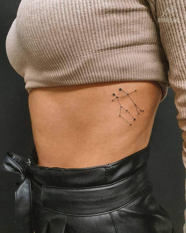 тату близнецы на ребрах