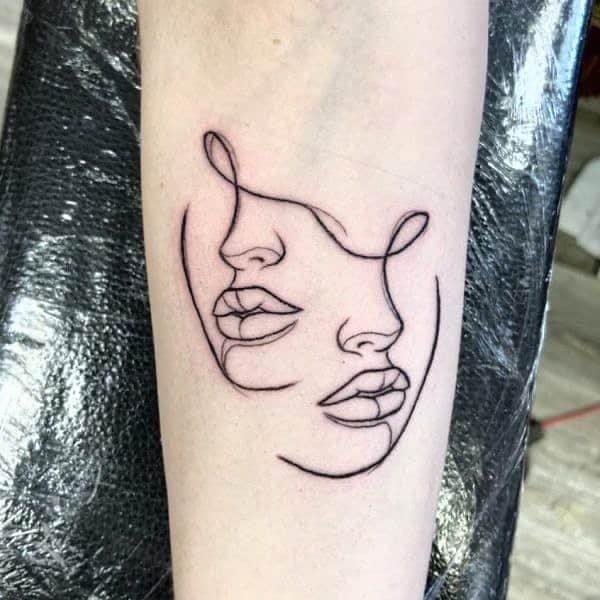 тату близнецы одной линией