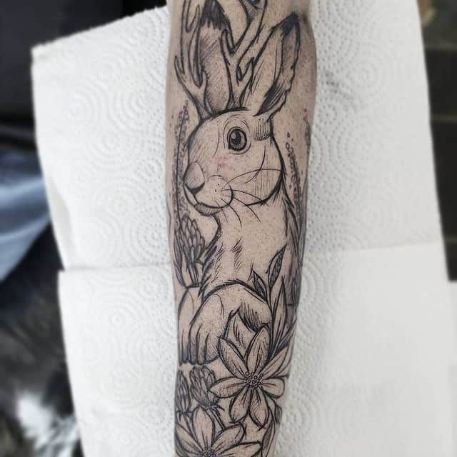 тату кролик чб