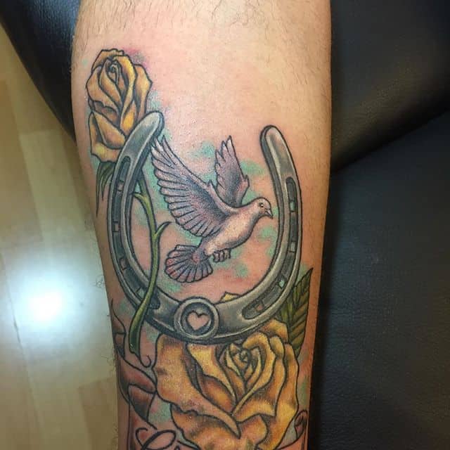 тату подкова и птица
