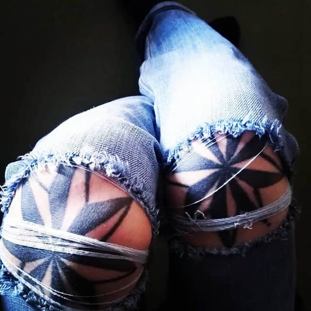 тату на коленках