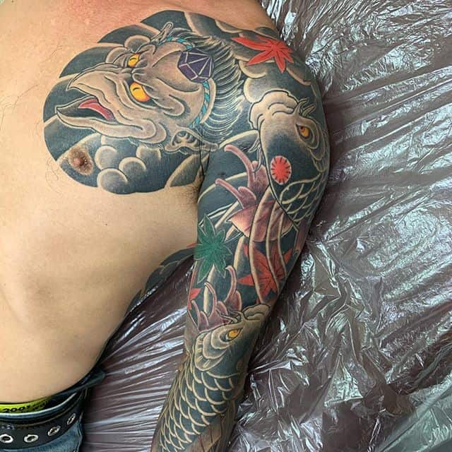 Тату карп кои рукав