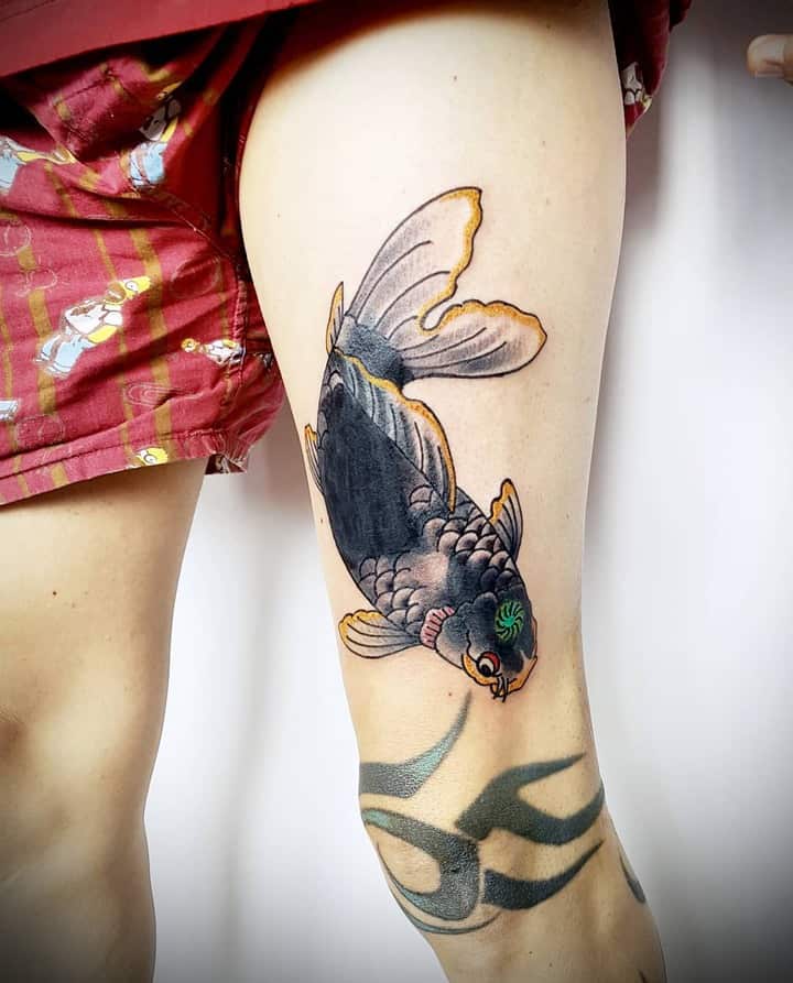 Тату карп кои на руке
