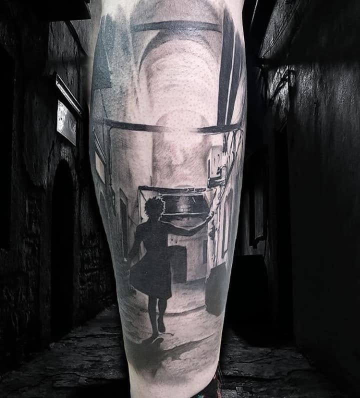 Тату мужские на ноге реализм
