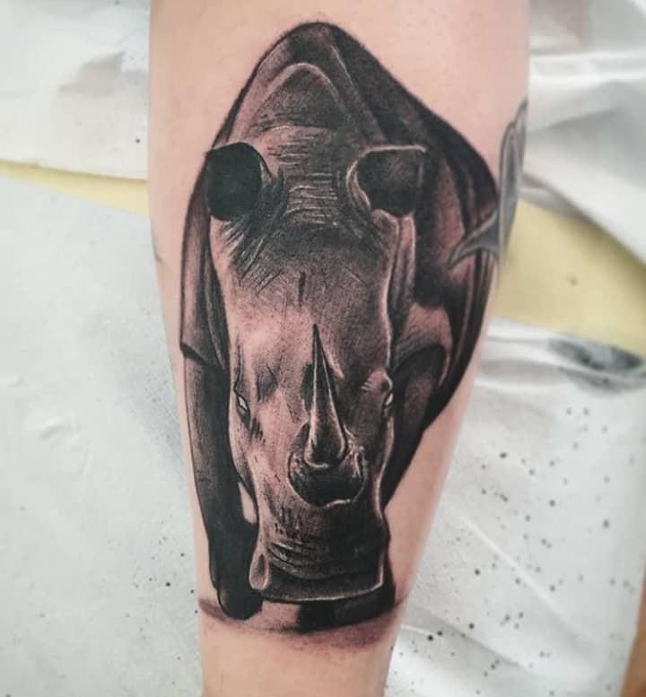 Носорог тату реализм