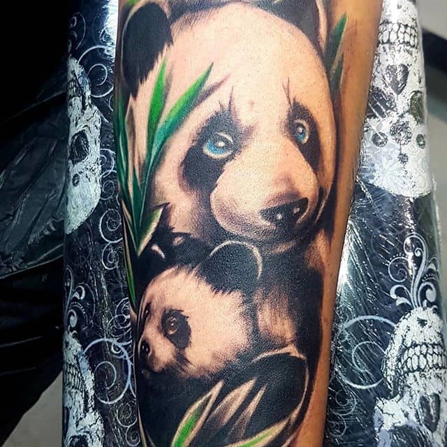Тату две панды