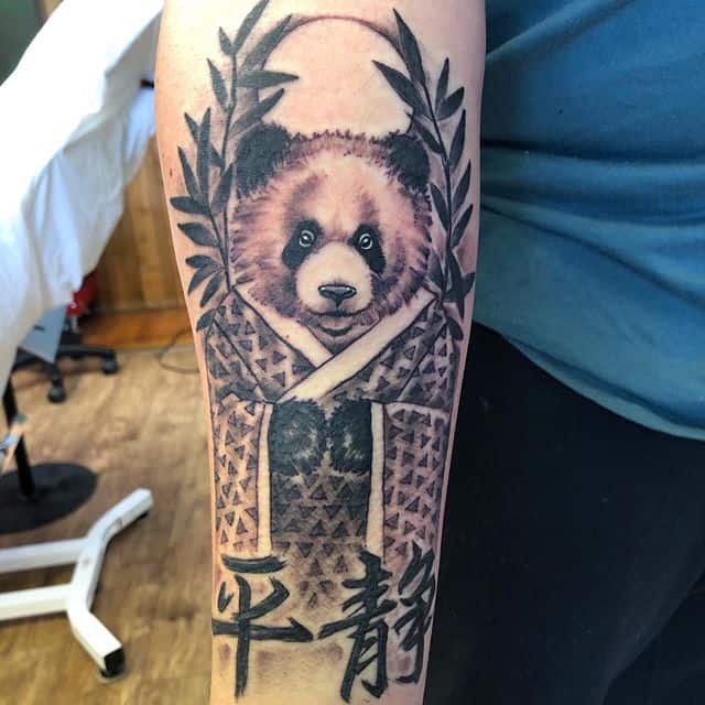 Татуировка панды черно-белая