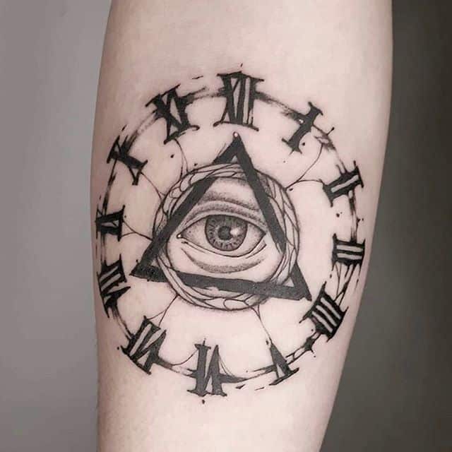 тату пирамида и око
