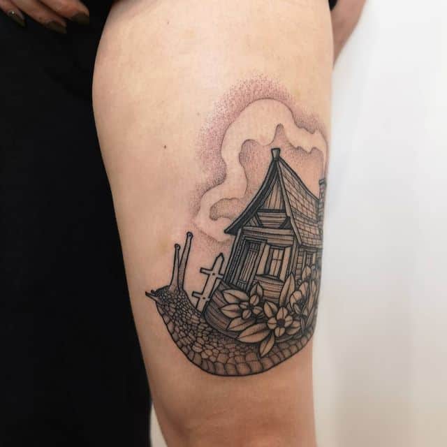 тату улитка домик