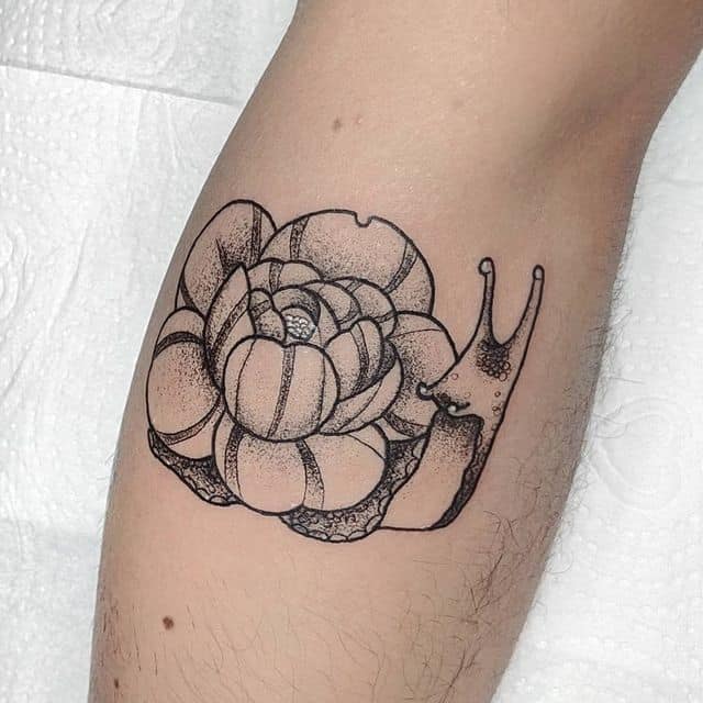 тату улитка цветок