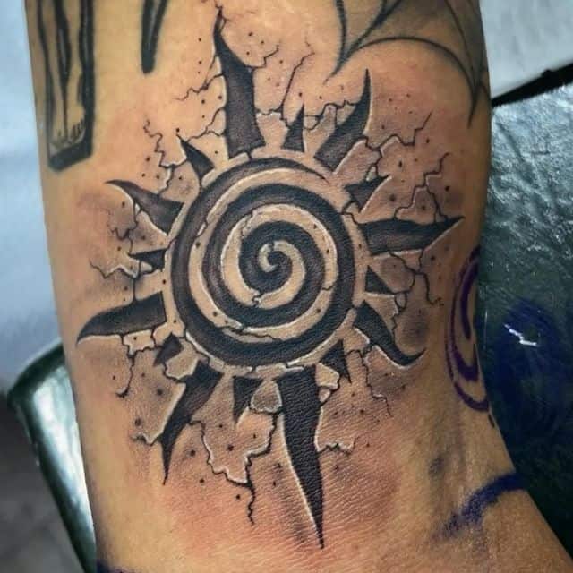 тату камень солнце