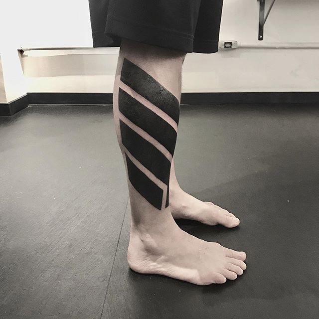 линии тату на ноге